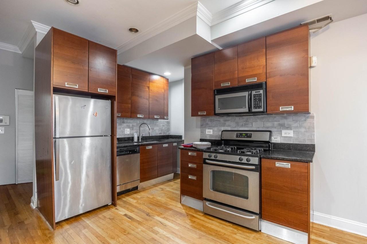 6947 N Oakley Ave #G - Photo 2 of 10