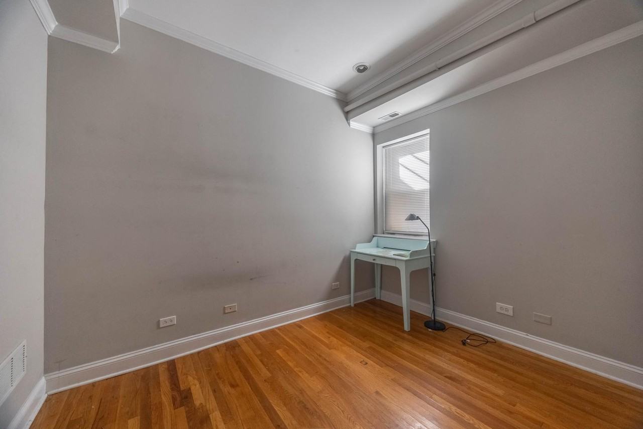 6947 N Oakley Ave #G - Photo 4 of 10