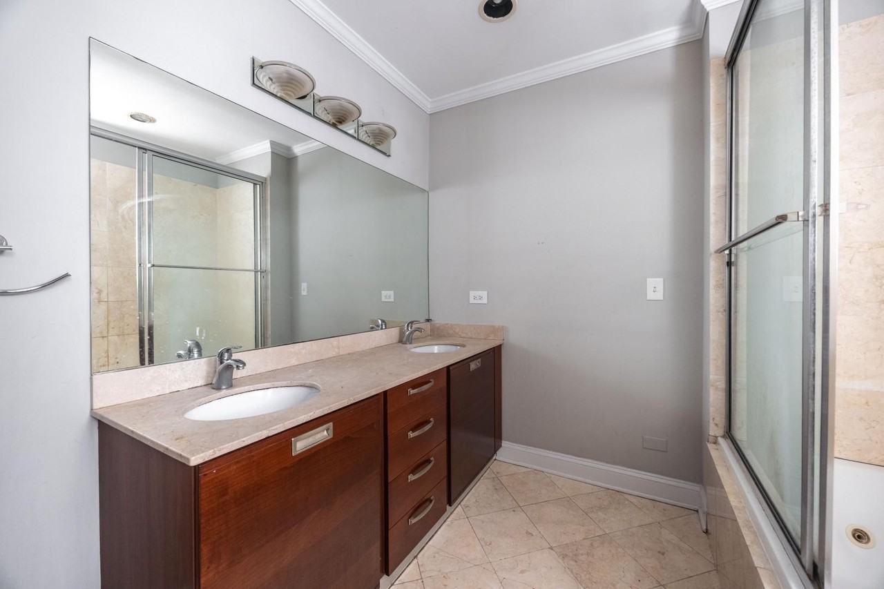 6947 N Oakley Ave #G - Photo 7 of 10