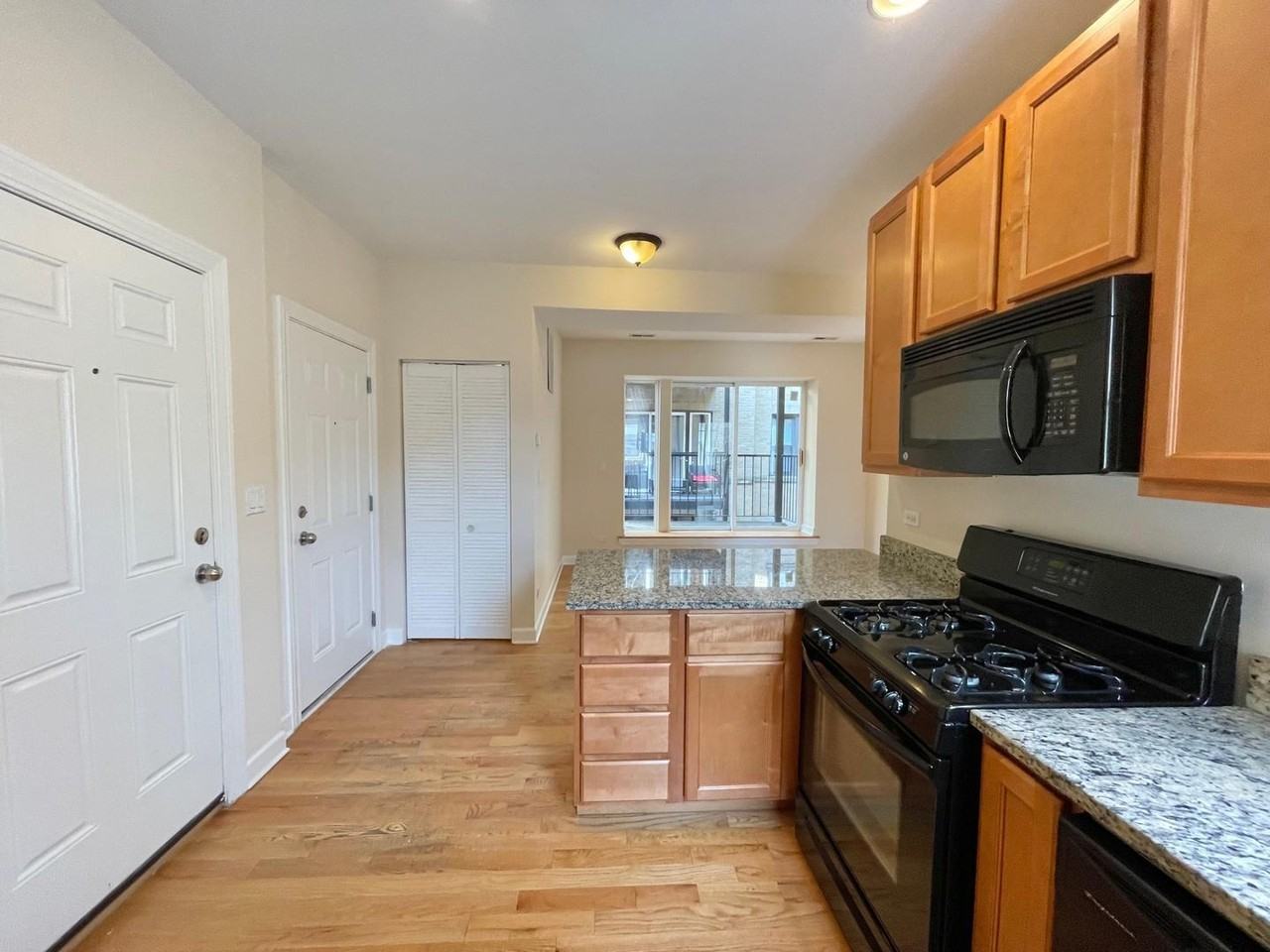 3348 W Wilson Ave #2N - Photo 3 of 11
