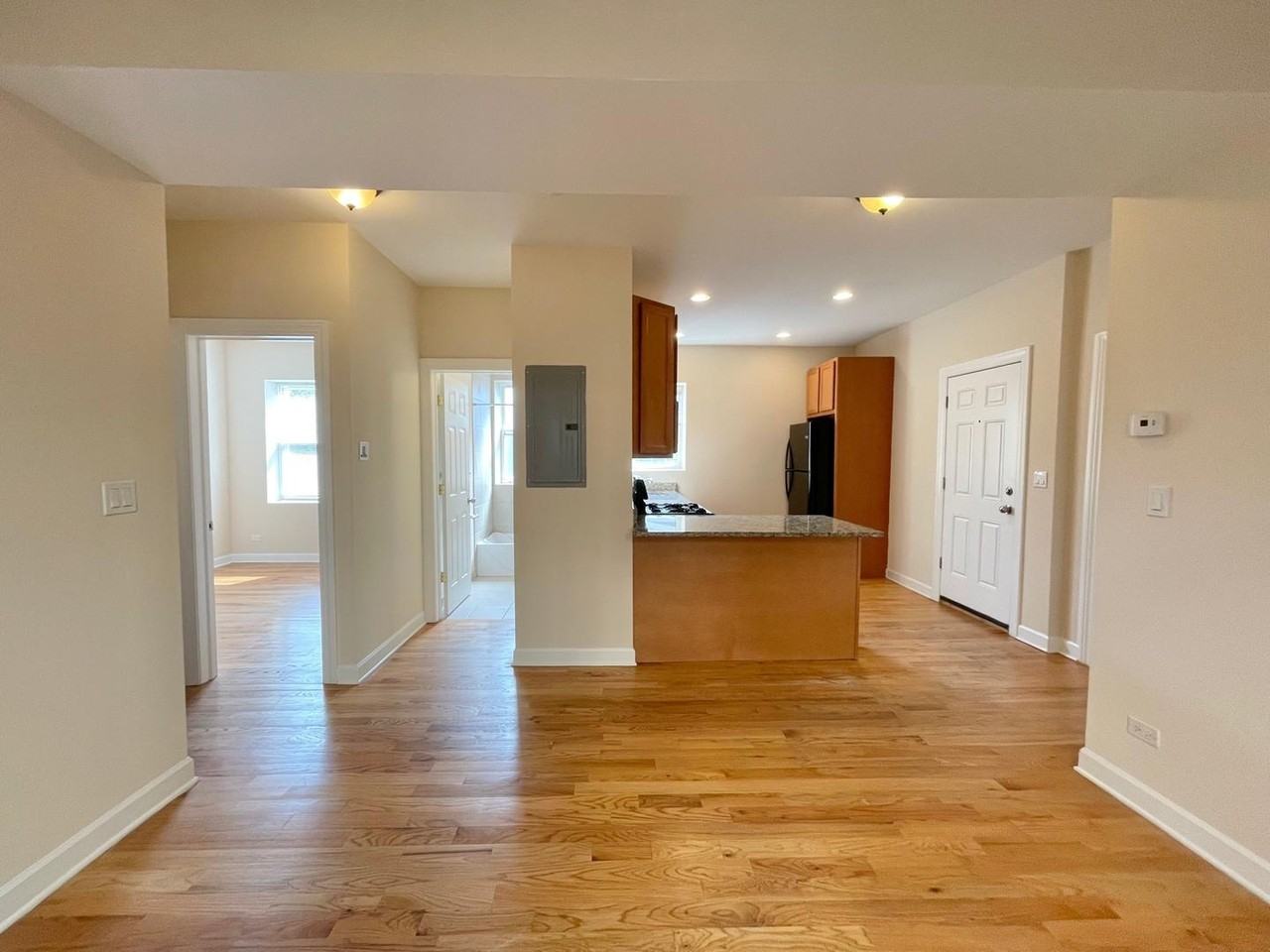 3348 W Wilson Ave #2N - Photo 5 of 11