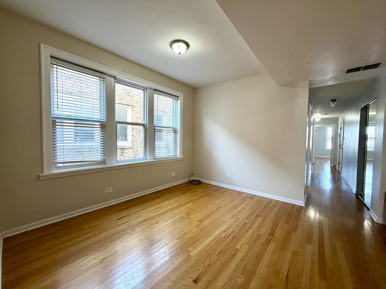 4111 W Lawrence Ave #3 - Photo 3 of 11