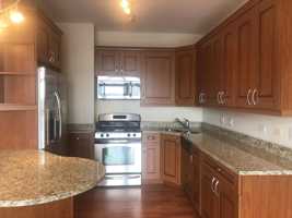featured image of 6957 N Greenview Ave #6A