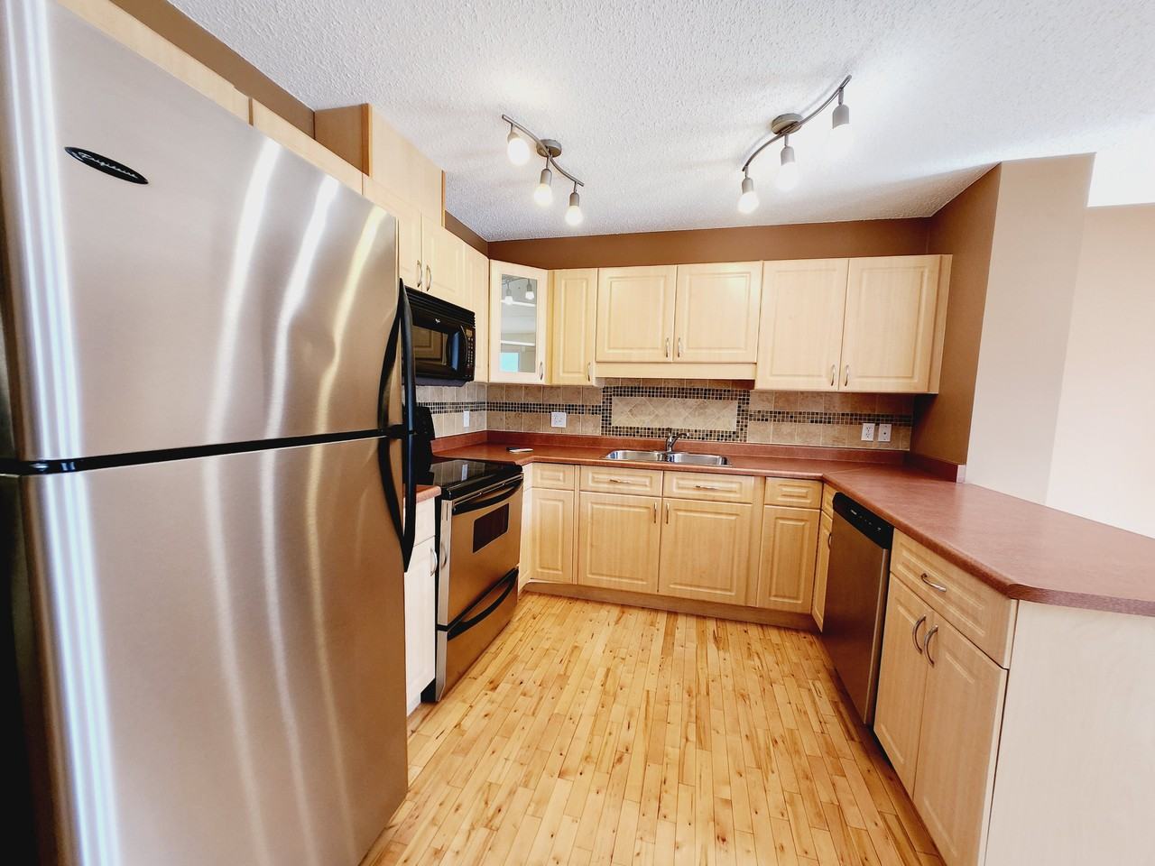 409 Hudson Crt Nw - Photo 3 of 16