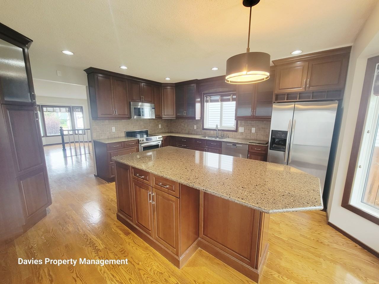 4427 Whitemud Rd Nw - Photo 2 of 25