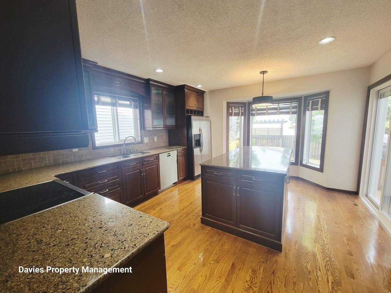 4427 Whitemud Rd Nw - Photo 3 of 25