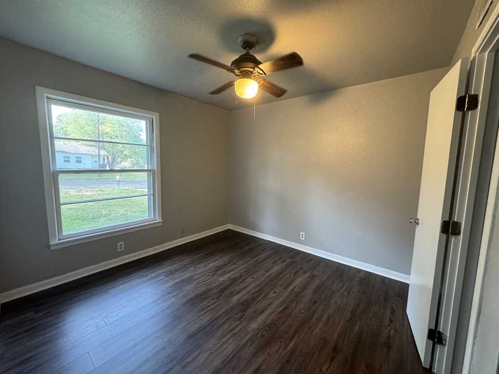 401 Beckley St - Photo 5 of 11