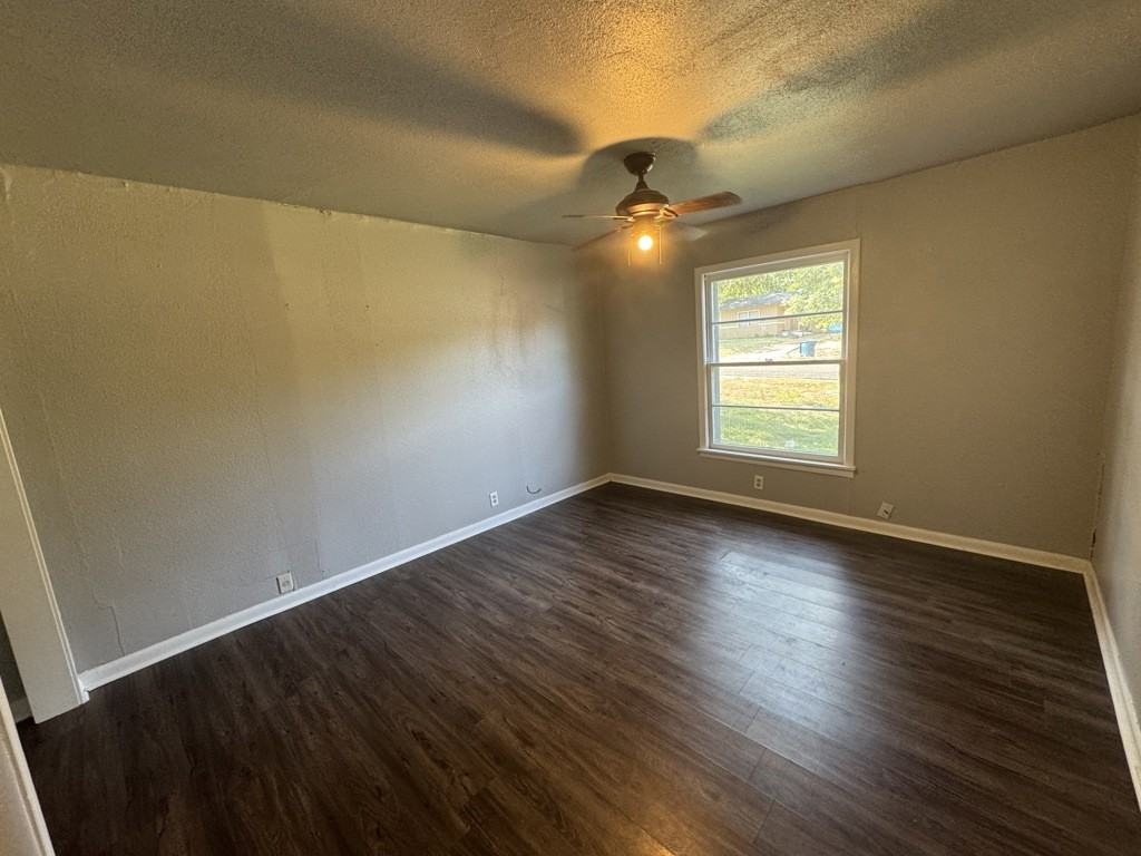 401 Beckley St - Photo 6 of 11