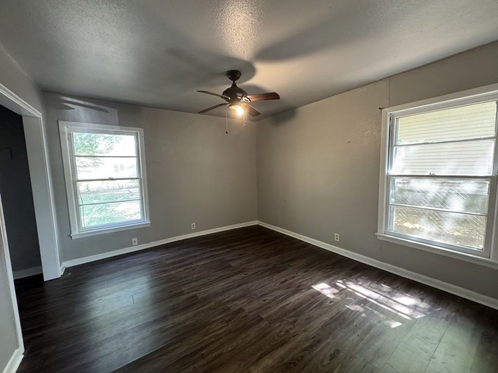 401 Beckley St - Photo 7 of 11
