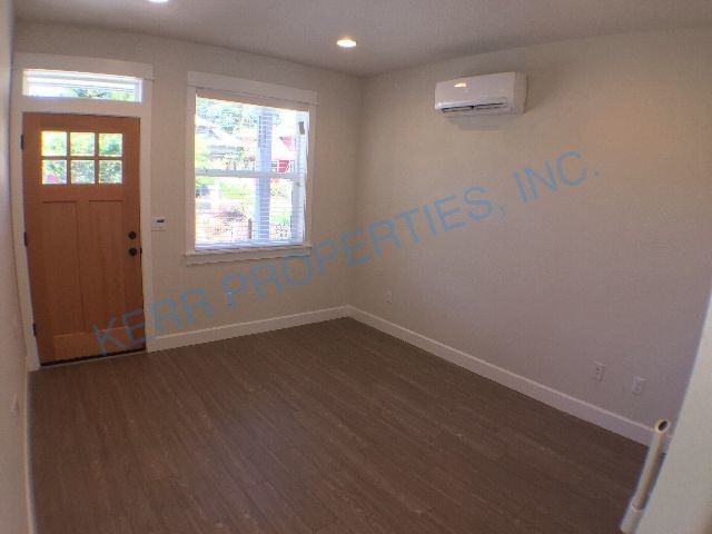 4922 Se 65th Ave - Photo 3 of 21