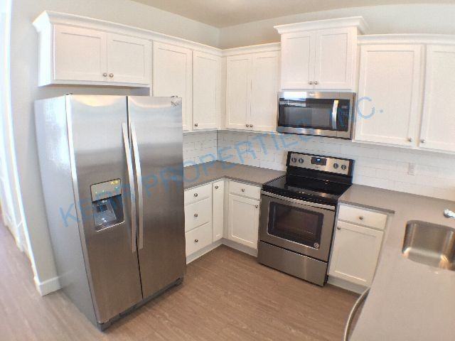 4922 Se 65th Ave - Photo 7 of 21