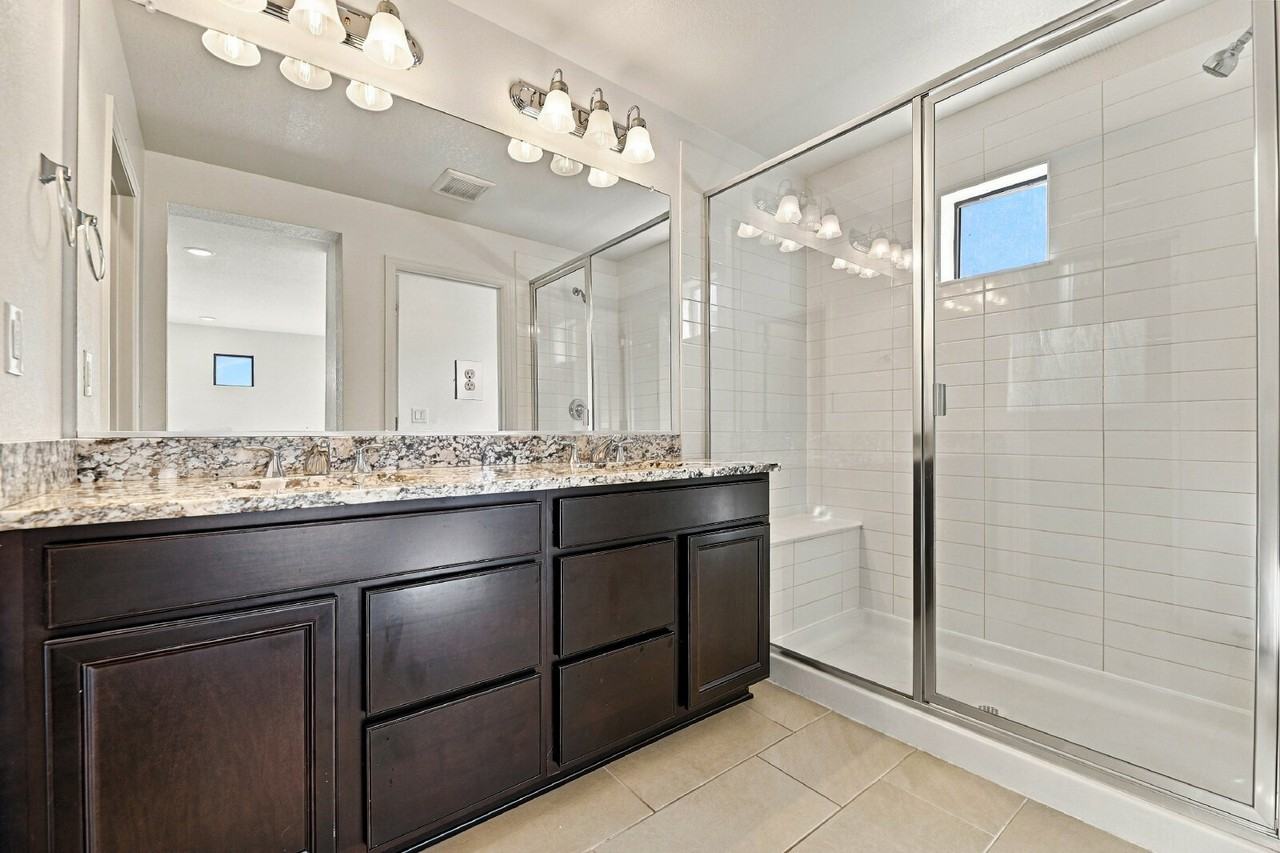 2038 S Holly St #3 - Photo 7 of 35