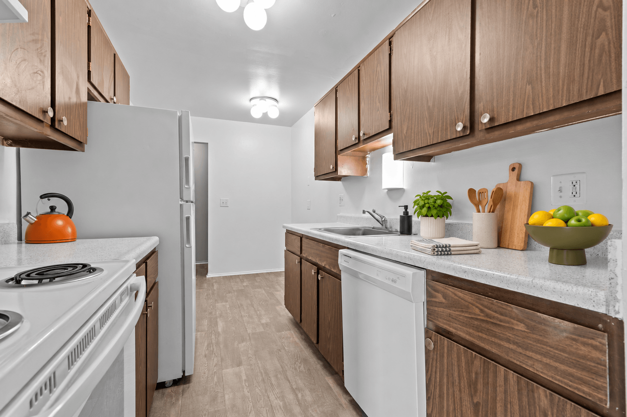 Macomb Manor - Roseville, MI - Photo 2 of 29