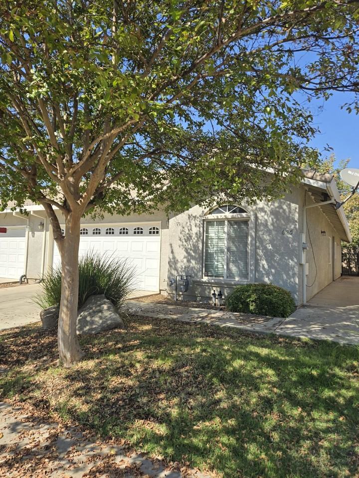 685 Gateway Dr - Photo 2 of 11