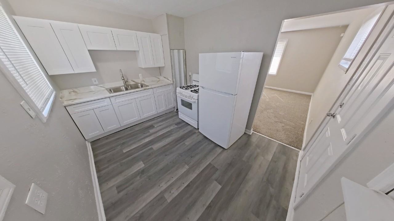 28368 Waverly St - Photo 3 of 7