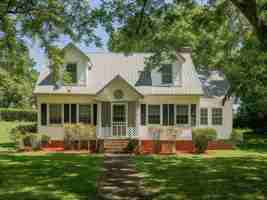 featured image of 308 W Washington Ave
