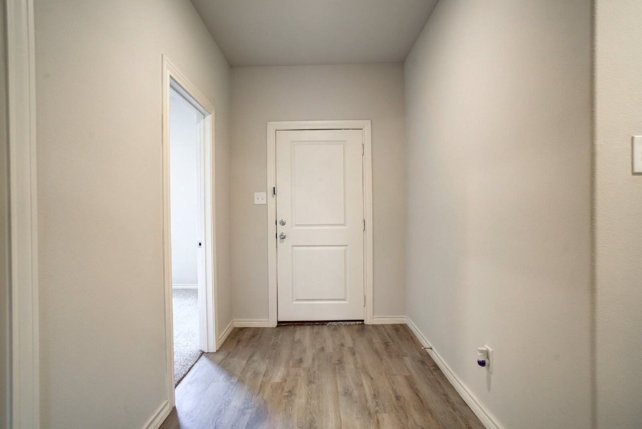 2531 137th St - Photo 2 of 20