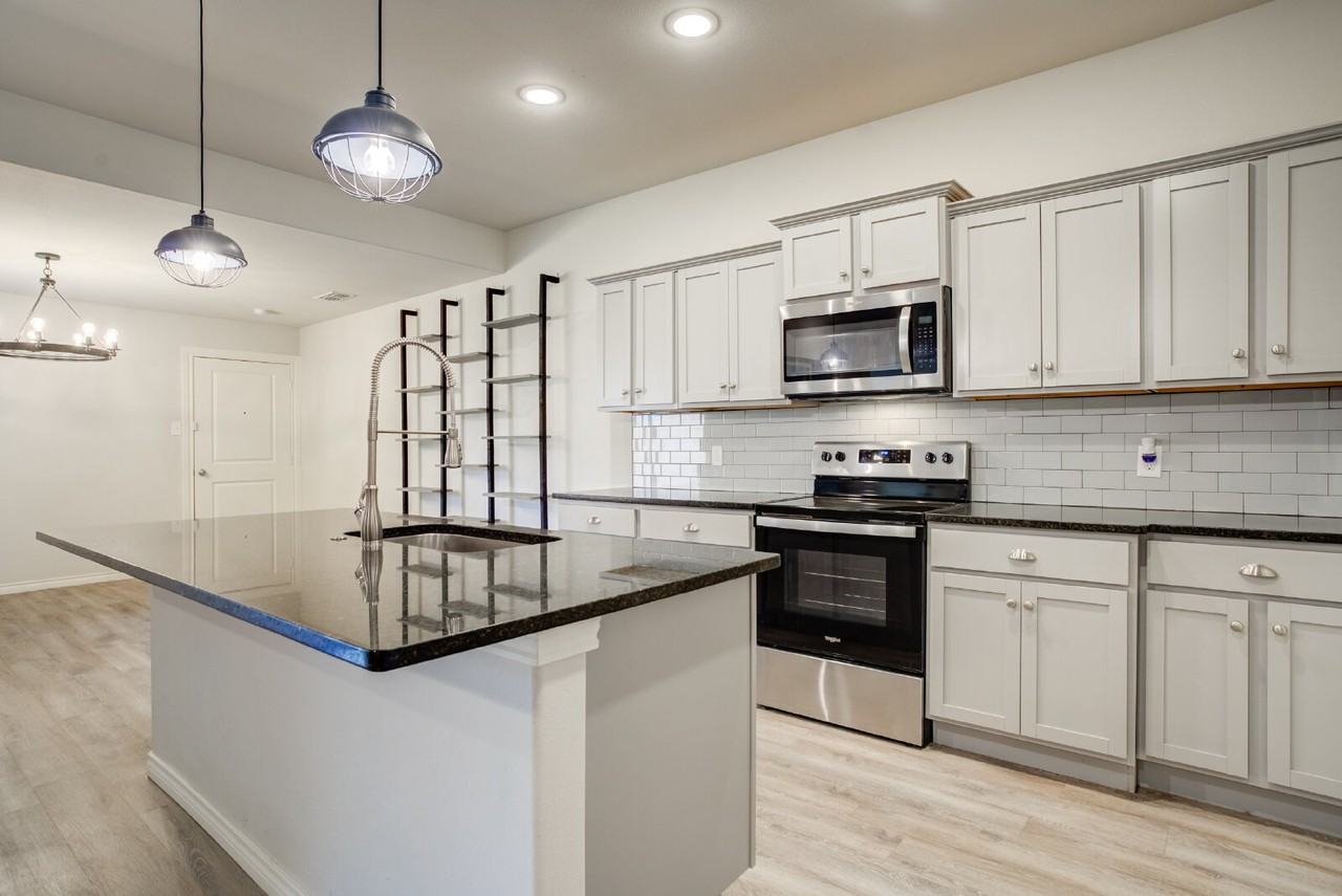 2531 137th St - Photo 4 of 20