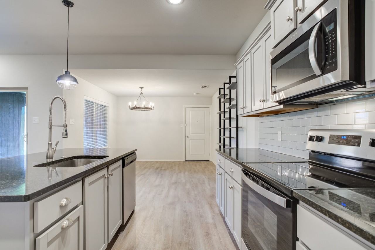 2531 137th St - Photo 5 of 20