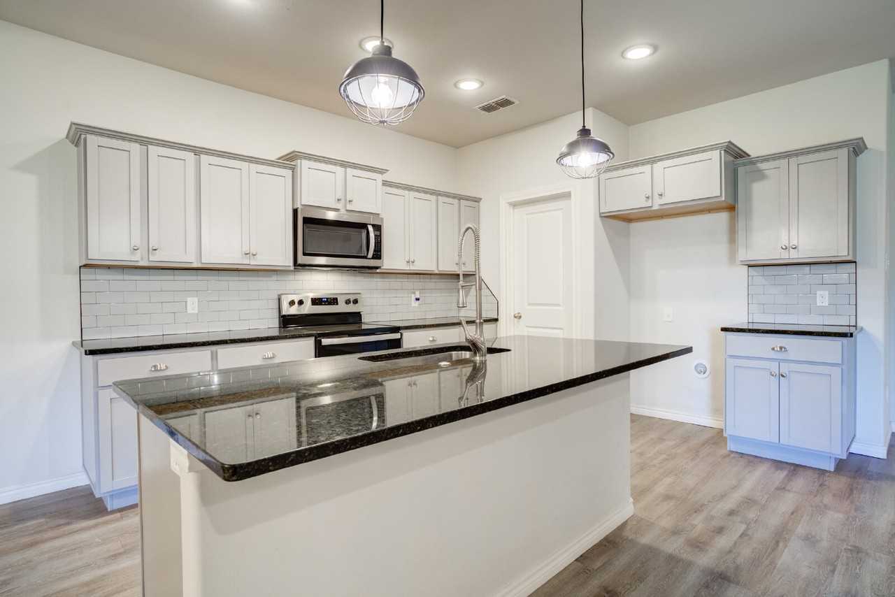 2531 137th St - Photo 6 of 20
