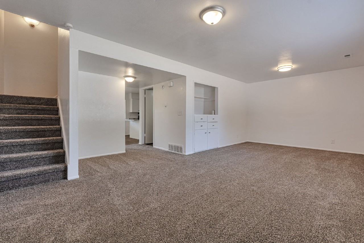 7718 S 415 E - Photo 2 of 16