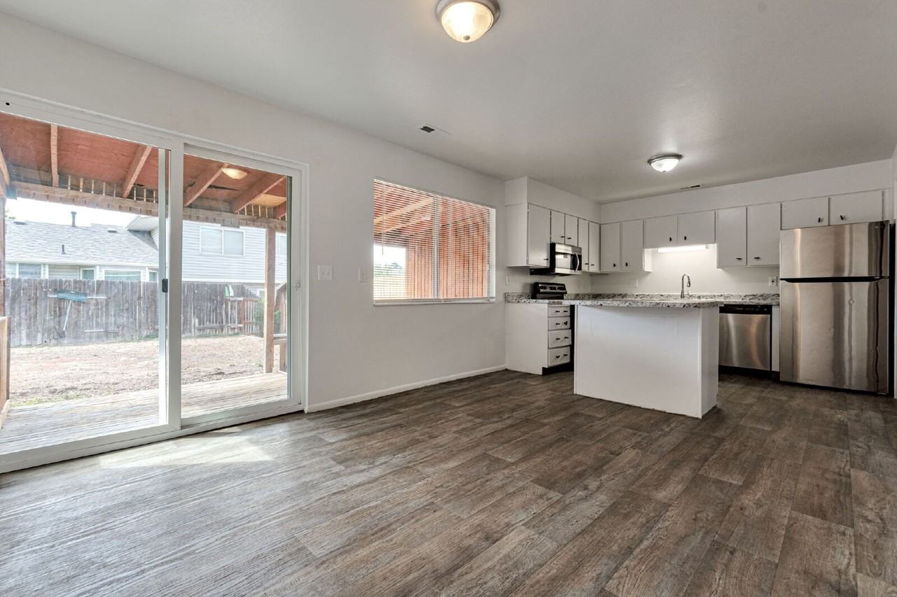 7718 S 415 E - Photo 5 of 16