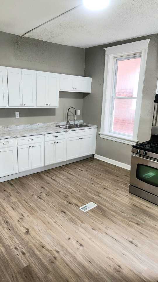 3443 Iowa Ave - Photo 3 of 19
