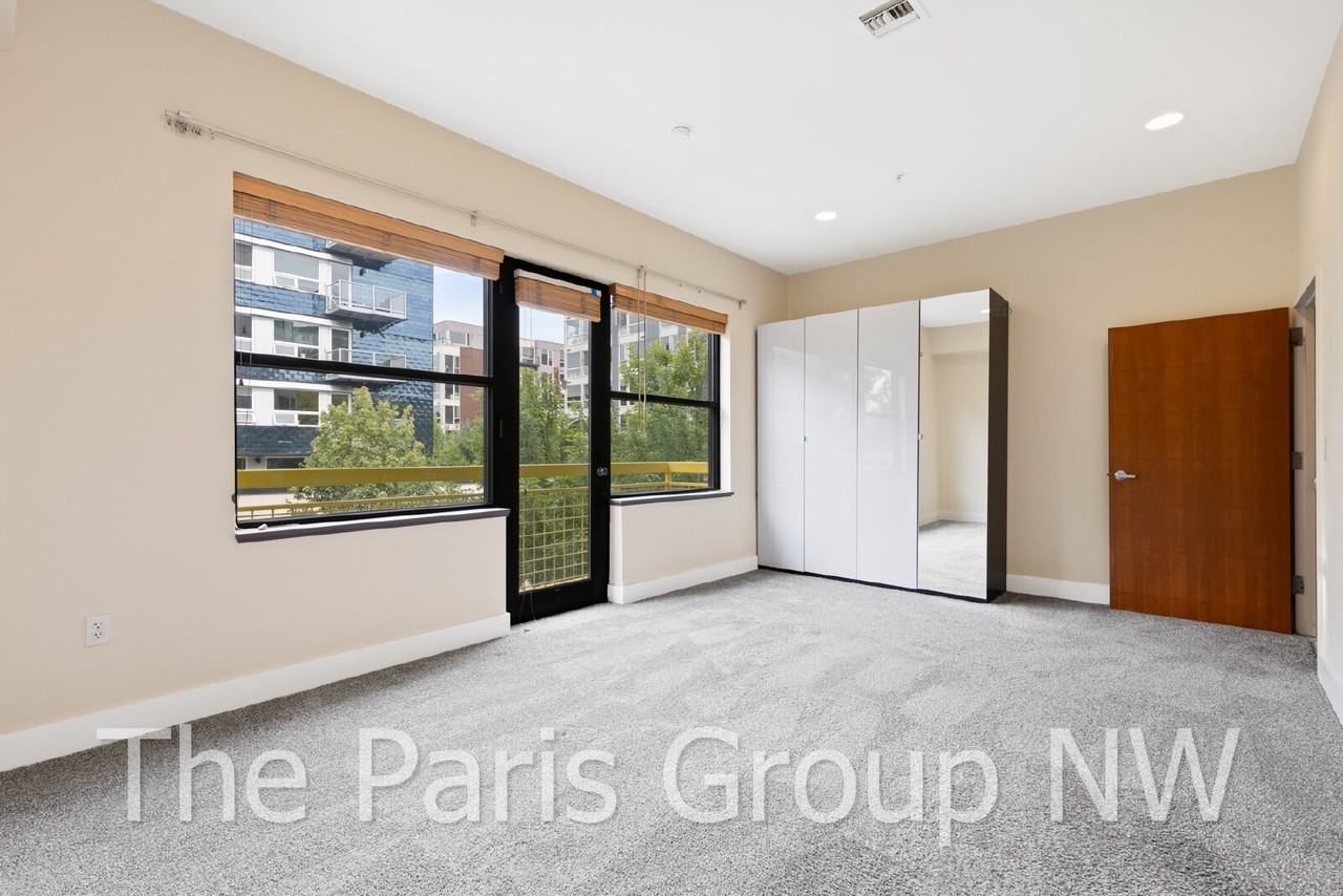 615 E Pike St #304 - Photo 5 of 47