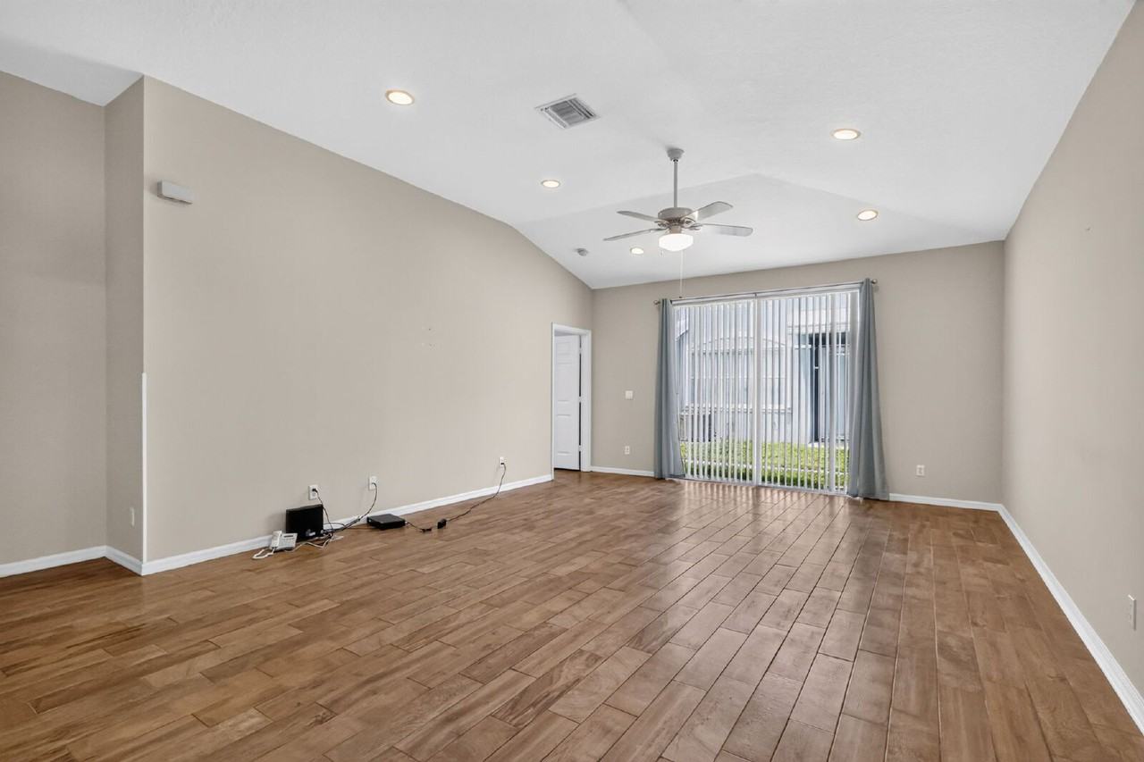 4948 Fulton St - Photo 5 of 35