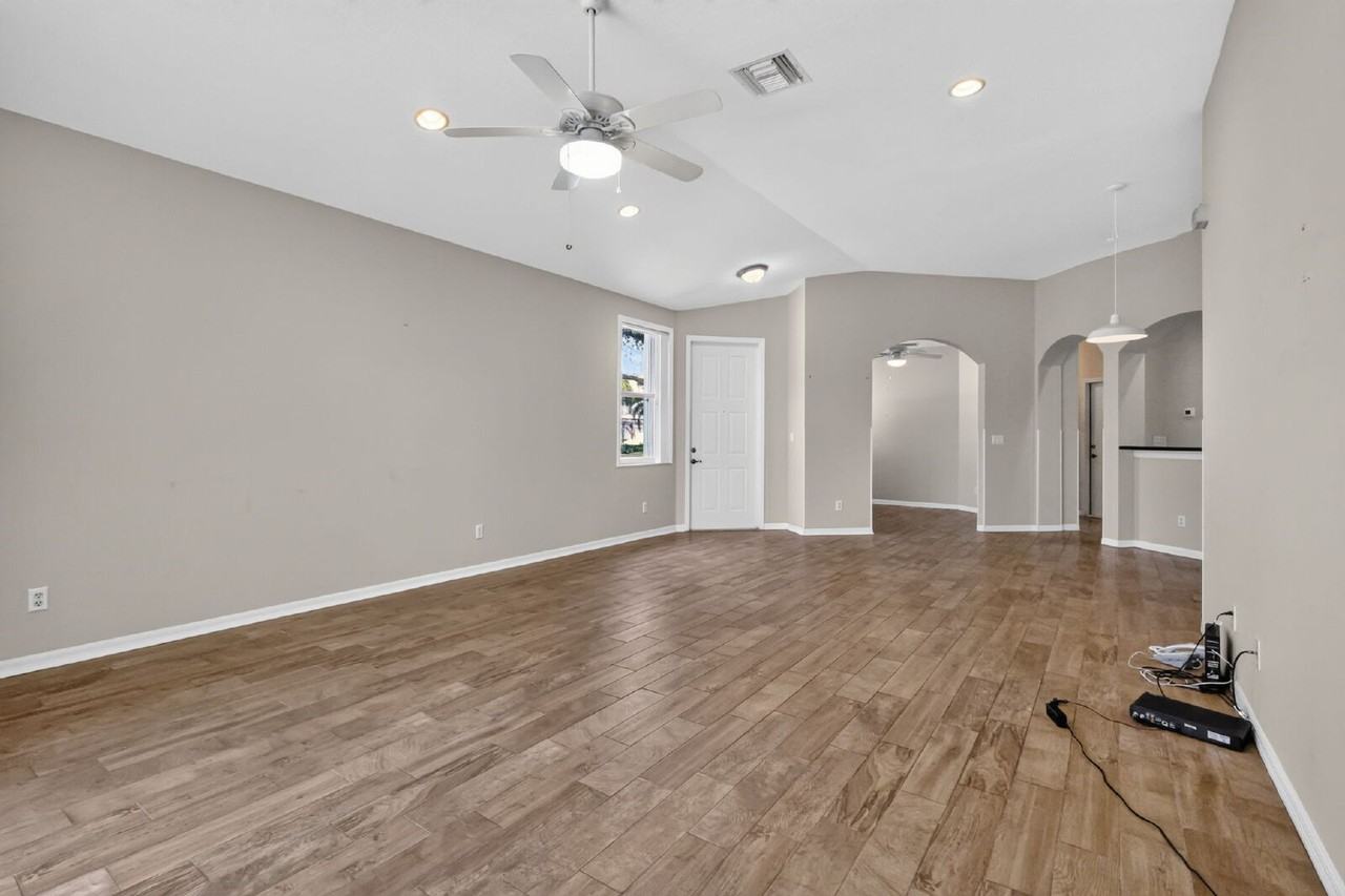 4948 Fulton St - Photo 7 of 35