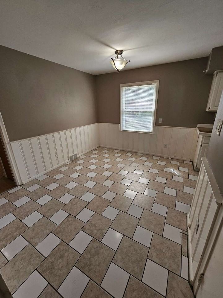 2125 W 14 Mile Rd - Photo 3 of 16