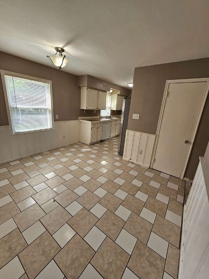 2125 W 14 Mile Rd - Photo 4 of 16