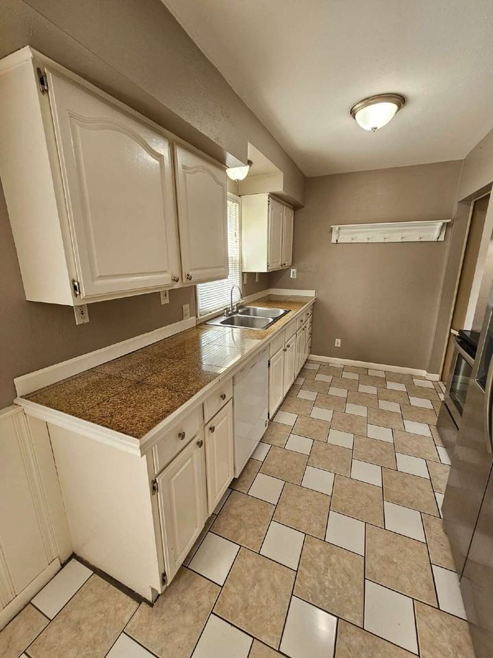 2125 W 14 Mile Rd - Photo 5 of 16