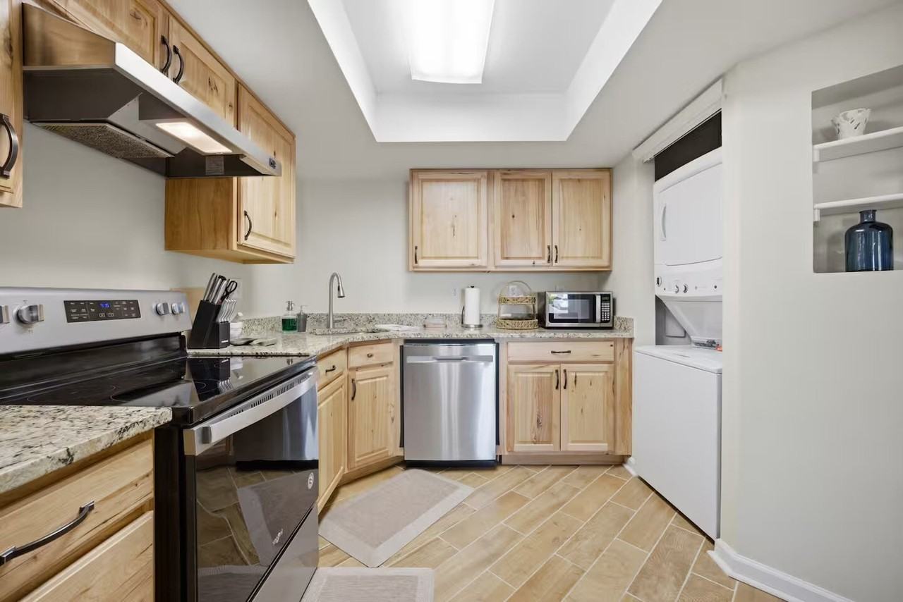 1402 Rellen Ct - Photo 4 of 19