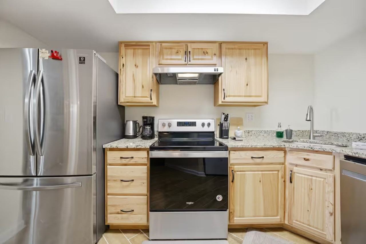 1402 Rellen Ct - Photo 5 of 19