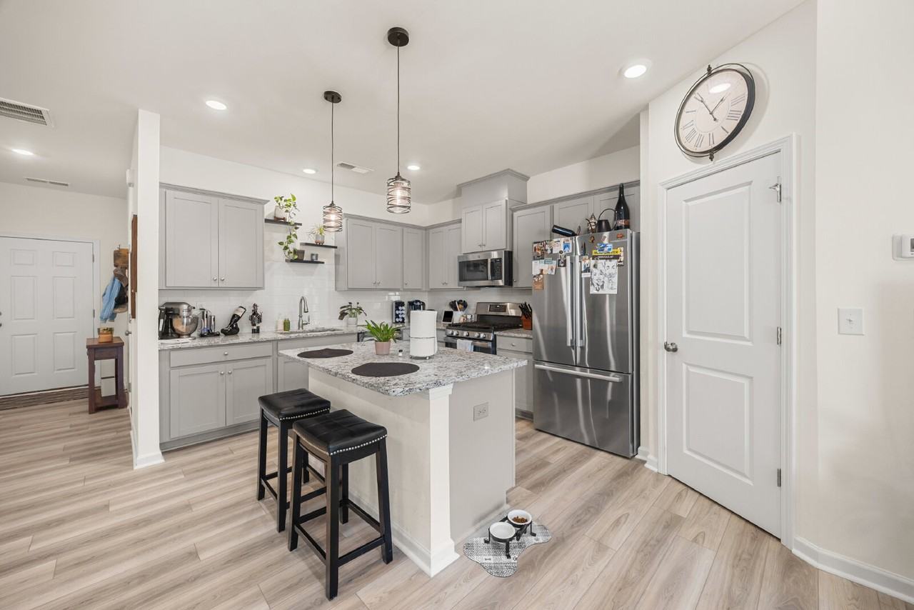 2775 Yeager Dr - Photo 3 of 23