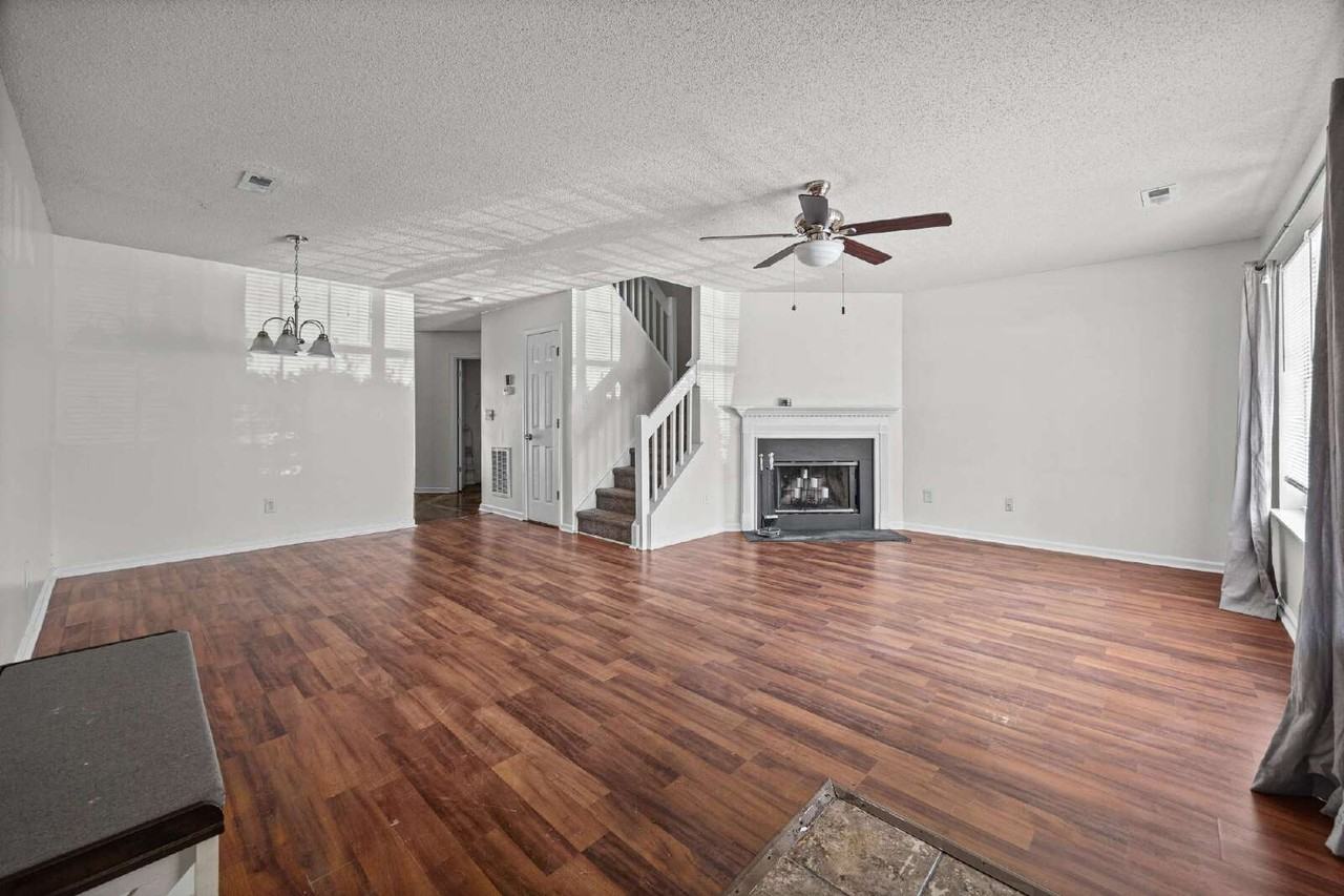 5720 Prescott Ct - Photo 2 of 25