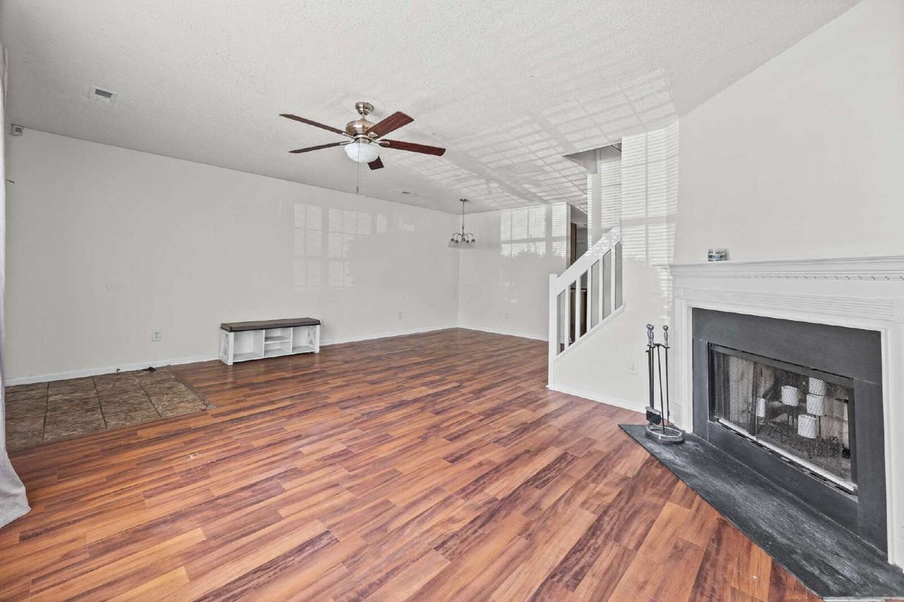 5720 Prescott Ct - Photo 3 of 25