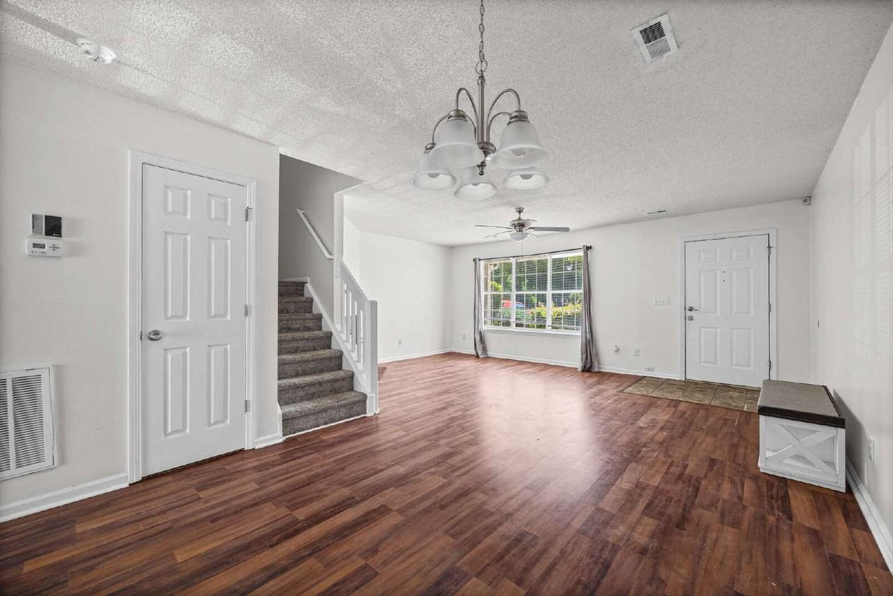 5720 Prescott Ct - Photo 5 of 25