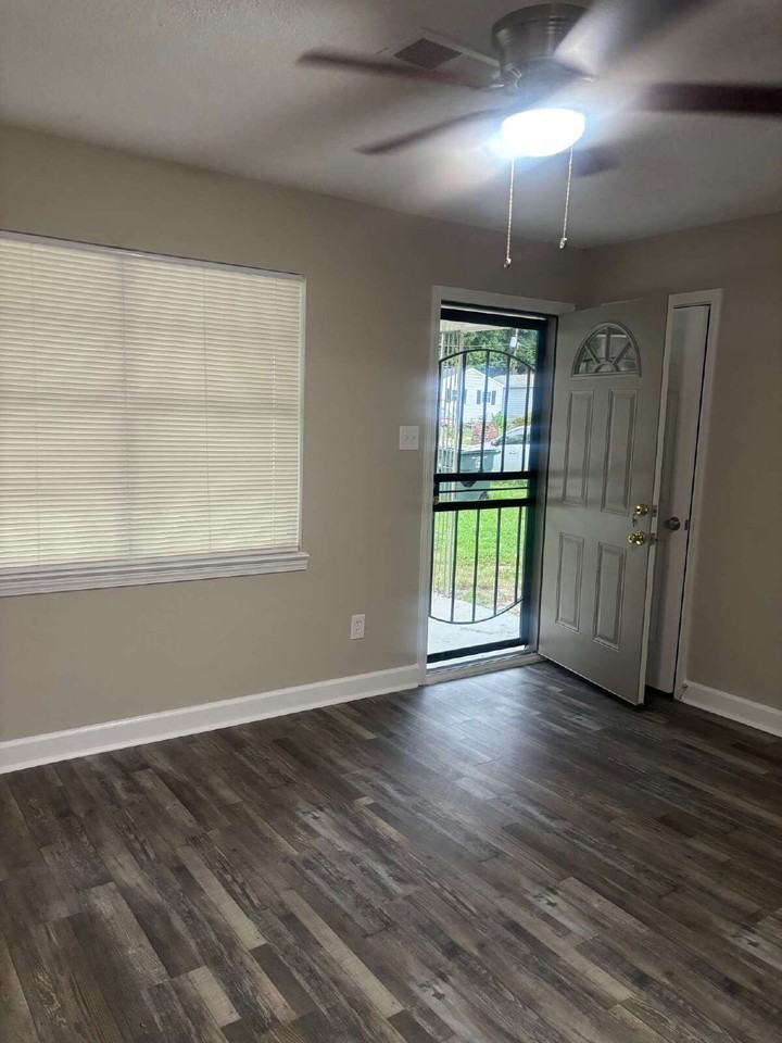 4566 Range Line Rd - Photo 2 of 13