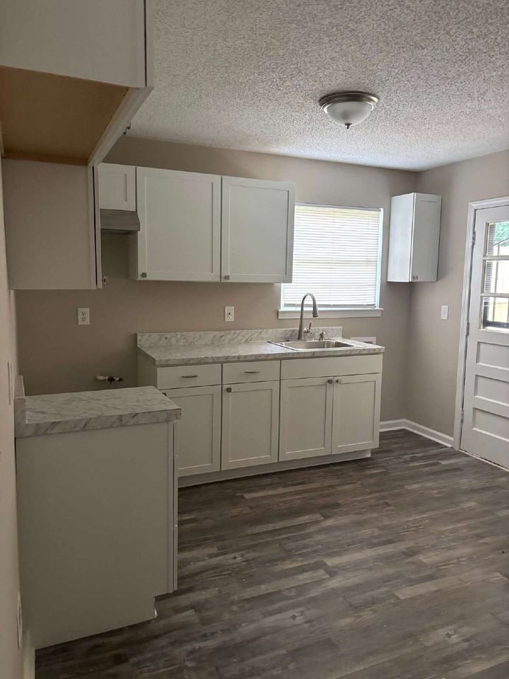 4483 Suncrest Dr - Photo 4 of 13