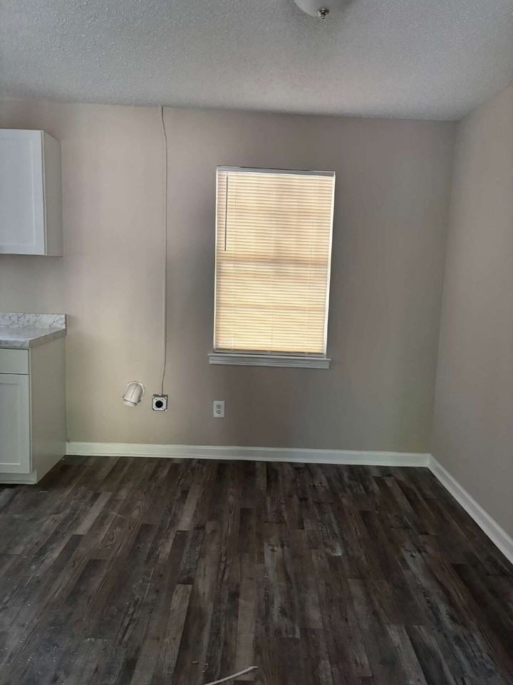4483 Suncrest Dr - Photo 5 of 13