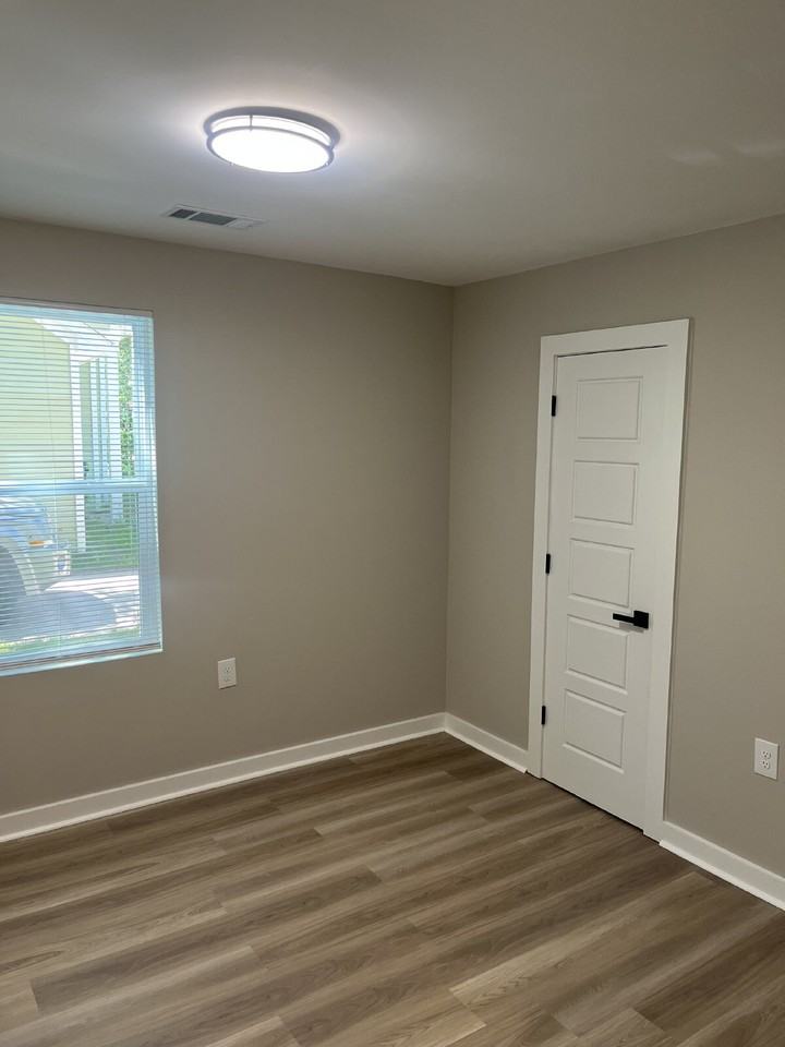 4439 Sunny View Dr - Photo 3 of 7