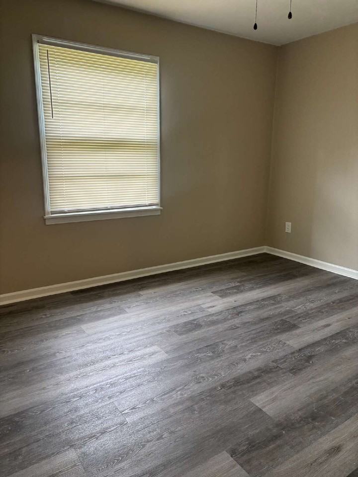 1396 Winfield Ave - Photo 5 of 10