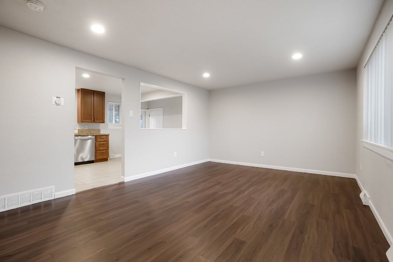 7515 Otis St - Photo 4 of 28