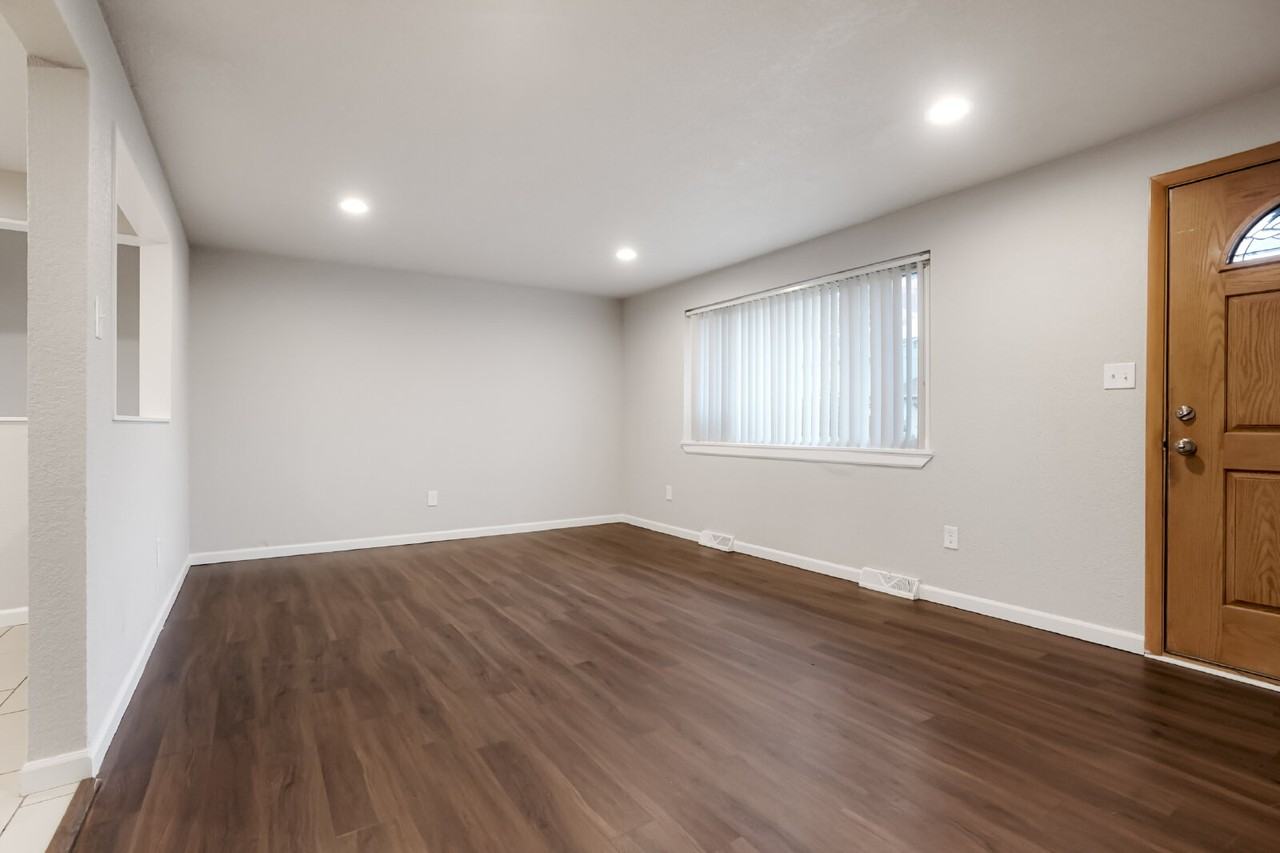 7515 Otis St - Photo 5 of 28