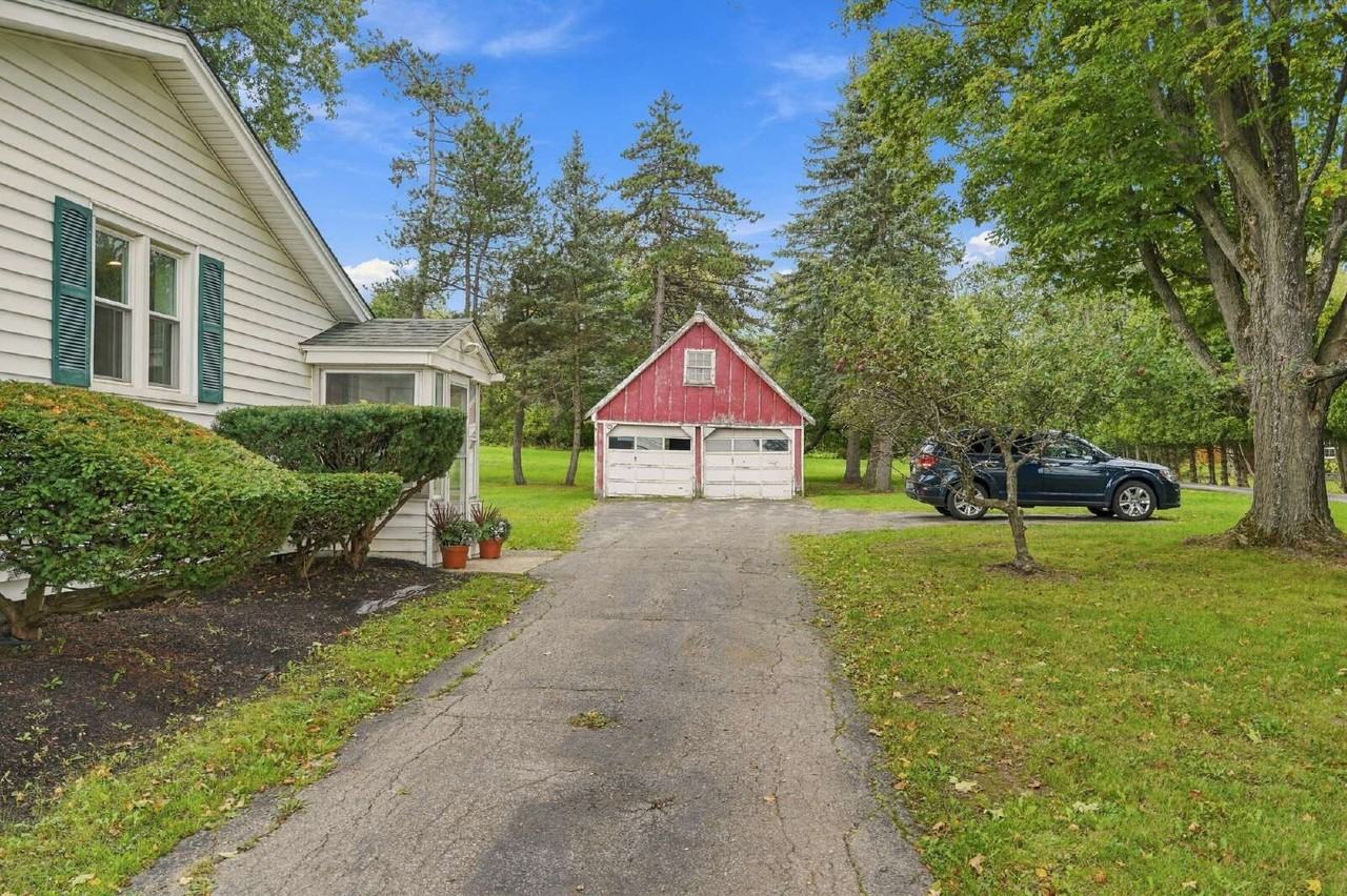 7583 Ellicott Rd - Photo 2 of 26
