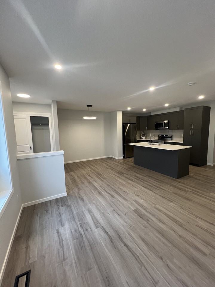 167 Yorkville Ave Sw - Photo 3 of 36