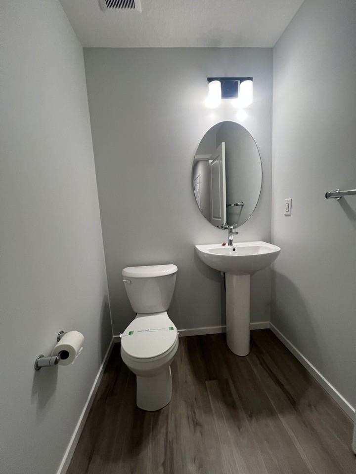 167 Yorkville Ave Sw - Photo 5 of 36
