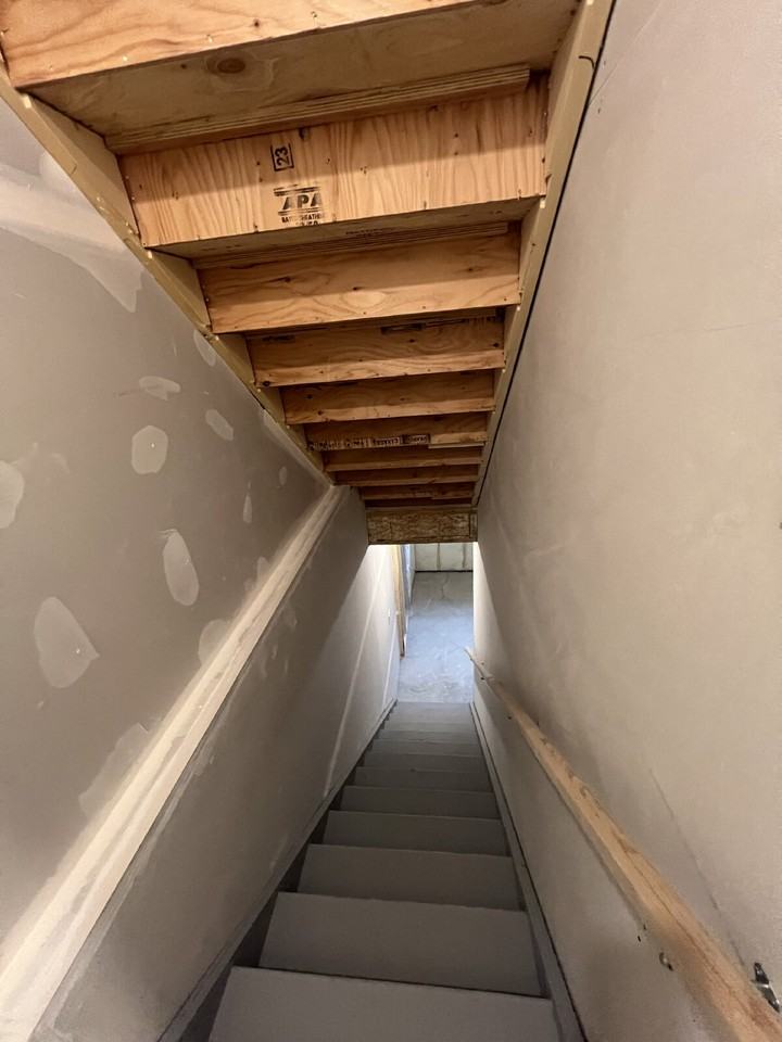 167 Yorkville Ave Sw - Photo 7 of 36